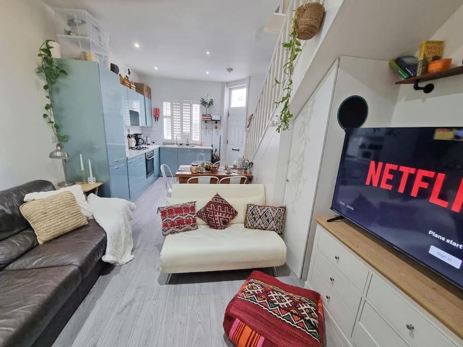 4bed 3bath 8min To Bridge